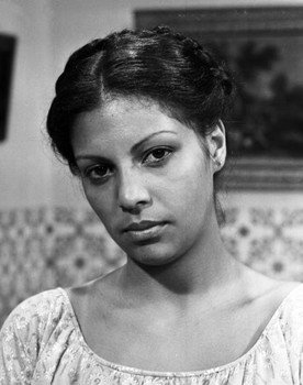 Eliana Araújo as Isaltina