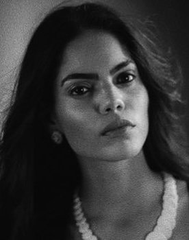 Marina Amorim as Alice