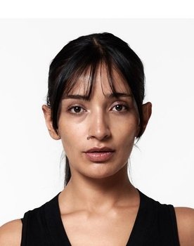 Yasna Rídez as Aurora