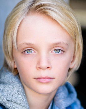 Michael Averbukh as Mike