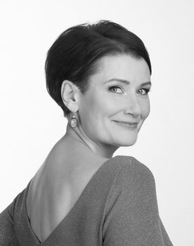 Janne Ševtšenko as Inessa Armand
