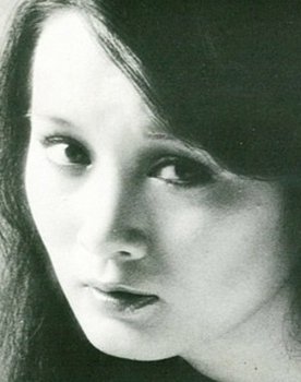 Hitomi Kozue as Akiko