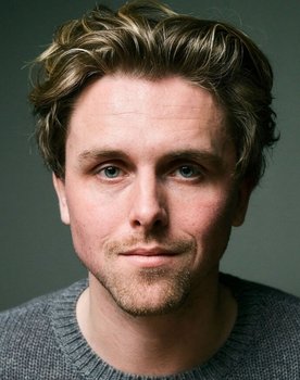 Nick Alexander Pasveer as Alex