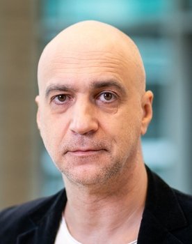 Algis Ramanauskas as Lithuanian Reporter