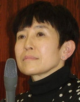 Tomoyo Ōshima as Akiko