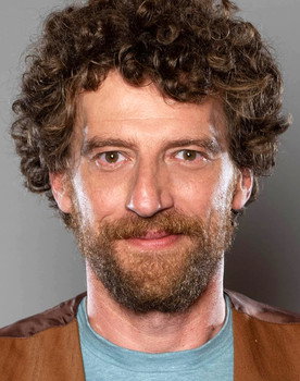 Maurizio Lastrico as 