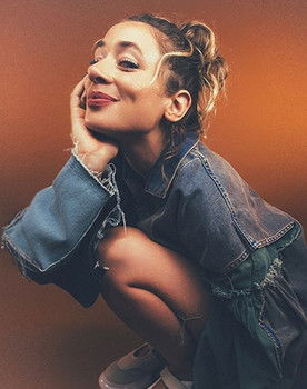 Luiza as Self : Guest