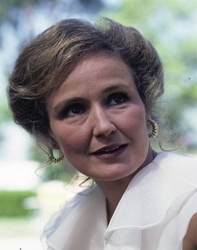 Claudette Nevins as Andrea