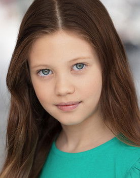 Kayla Anjali as Suzy