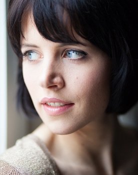 Kika Schmitz as Rechtsextreme