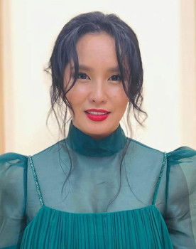 Gereltsetseg Altangerel as Az (adult)