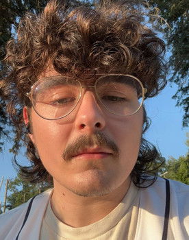 Ben Gates as Pete Sparrow