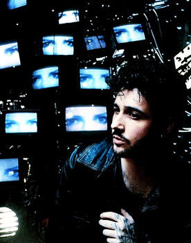 Gorka Goikoetxea as Él