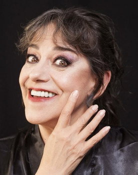 Julia Calvo as 