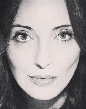 Deniz Türker as Jale