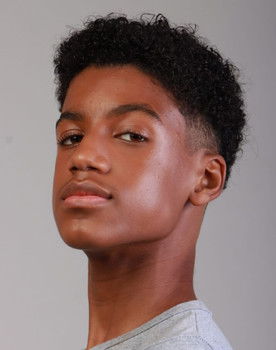 Enzo Ignácio as Claudinei