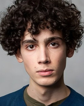 Victor Ferreira as Ricardo