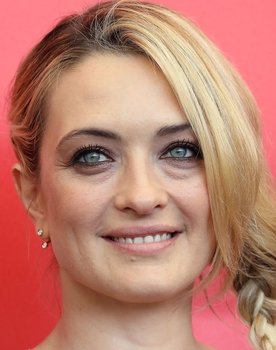 Carolina Crescentini as Carla Vichi