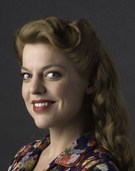 Ella Leyers as Loes