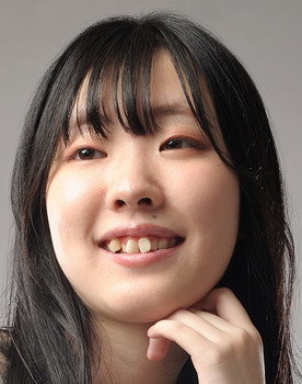 Runa Sasaki as Girl 2