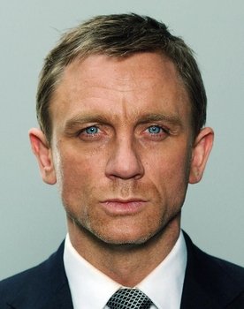 Daniel Craig as Tuvia Bielski
