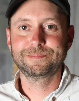Jacob Svensson as Morbror Arthur