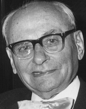 Hans Schomburgk as Narrator (voice)