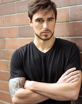 Kyle Glenn Thomas as Lion Tribe #9 (uncredited)