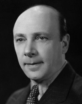 Lucien Callamand as Le quartier-maître du ferry-boat (uncredited)