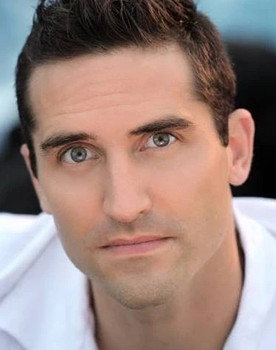 Adrian Hein as Commando