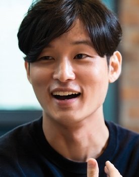 Yoon Sung-hyun as Self