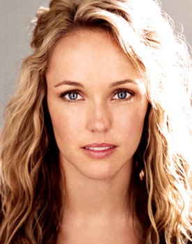 Brianne Moncrief as Elizabeth