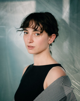 Miriam Ohlmeyer as Martina