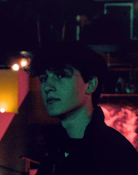 Tomás M. Paredes as Damián