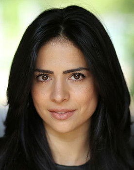 Vanina Arias as El Carino