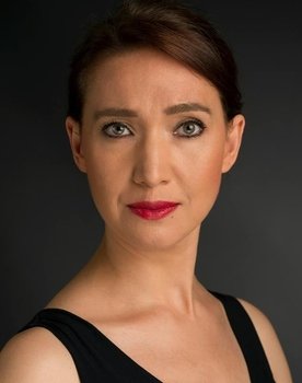 Müge Esmeray as Emel Öğretmen