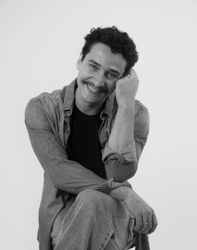 Vinícius Queiroz as Jean