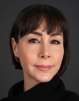 Aslı Aybars as Yasemin