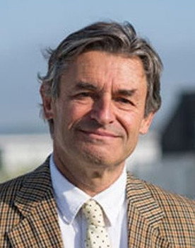 Alain de Cadenet as Self - Host