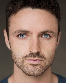 Kevin Mains as Elliot Laing