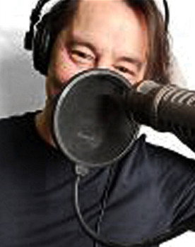 Gábor Bakonyi as Kereskedő (voice)