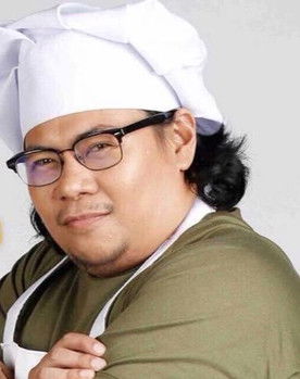 Joma Labayen as Priest