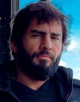 Turpal Tokaev as Turahan Alp