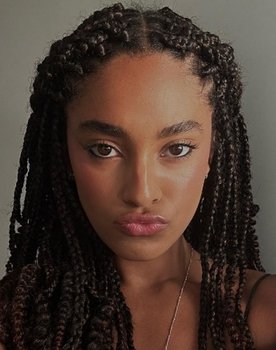 Lívia Silva as 