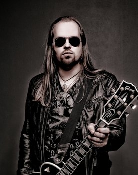 Dirk Sauer as Guitar