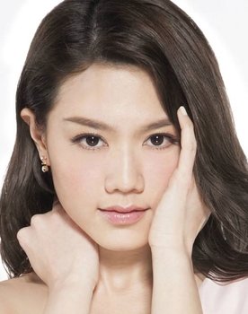 Chrissie Chau as Ai Mi/Amy; Ai Li/Elle