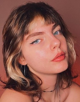 Triz Pariz as Lili