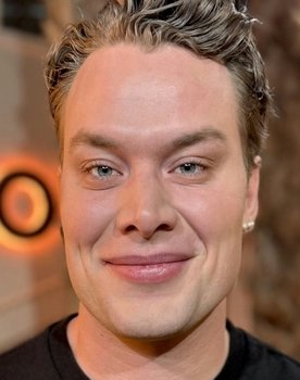 Nicklas Bøhm as Vært
