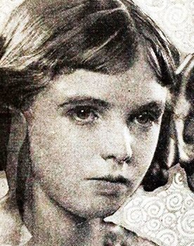 Jane Mercer as Jewel