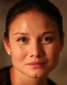 Лаура Пицхелаури as Yana